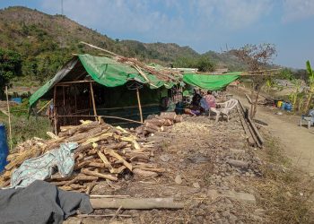 Displaced families in Rakhine left freezing and hungry as winter bites