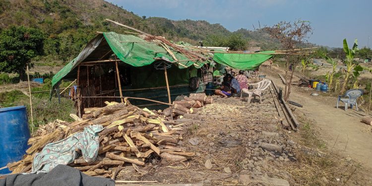 Displaced families in Rakhine left freezing and hungry as winter bites