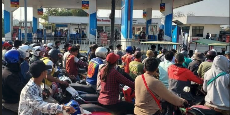 Fuel Panic Grips Myanmar Border Towns Amid Middle East Conflict Fears