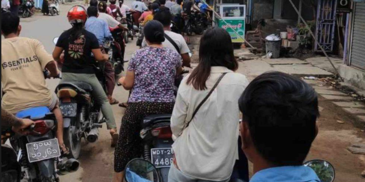 Fuel Crisis Returns Myanmar to Socialist-Era Queues as Global and Border Pressures Mount