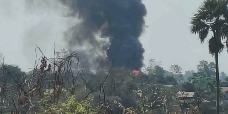 Myanmar Military Heavy Artillery Blasts Village, Displacing 5,000 Civilians in Magway