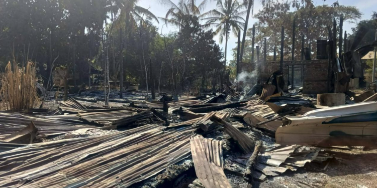 100 Civilians Detained as Myanmar Junta Forces Raid Nattalin, Displacing Over 10,000