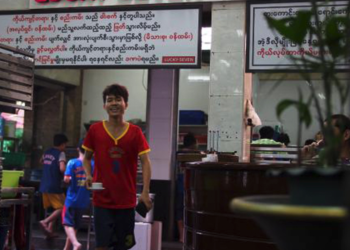Security Forces Raid Yangon Tea Shop, Arresting Staff and Patrons in Nighttime Sweep