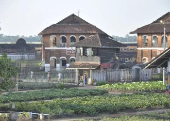 Junta Abruptly Transfers 100 Political Prisoners from Toungoo to Tharrawaddy Under Shackles, Rights Group Confirms